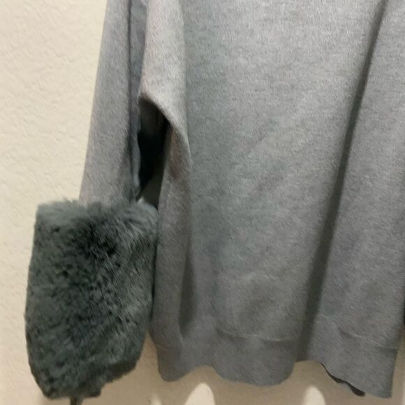 Saks fifth avenue faux fur cuff sweater NWOT - Picture 13 of 13